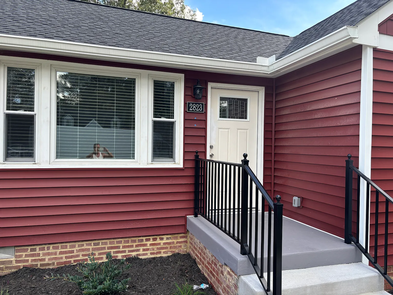 3 bed, 1050 sqft, $2,150 — Photo 2
