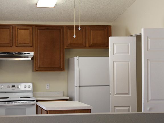 5th image of 2216 Howard Dr
