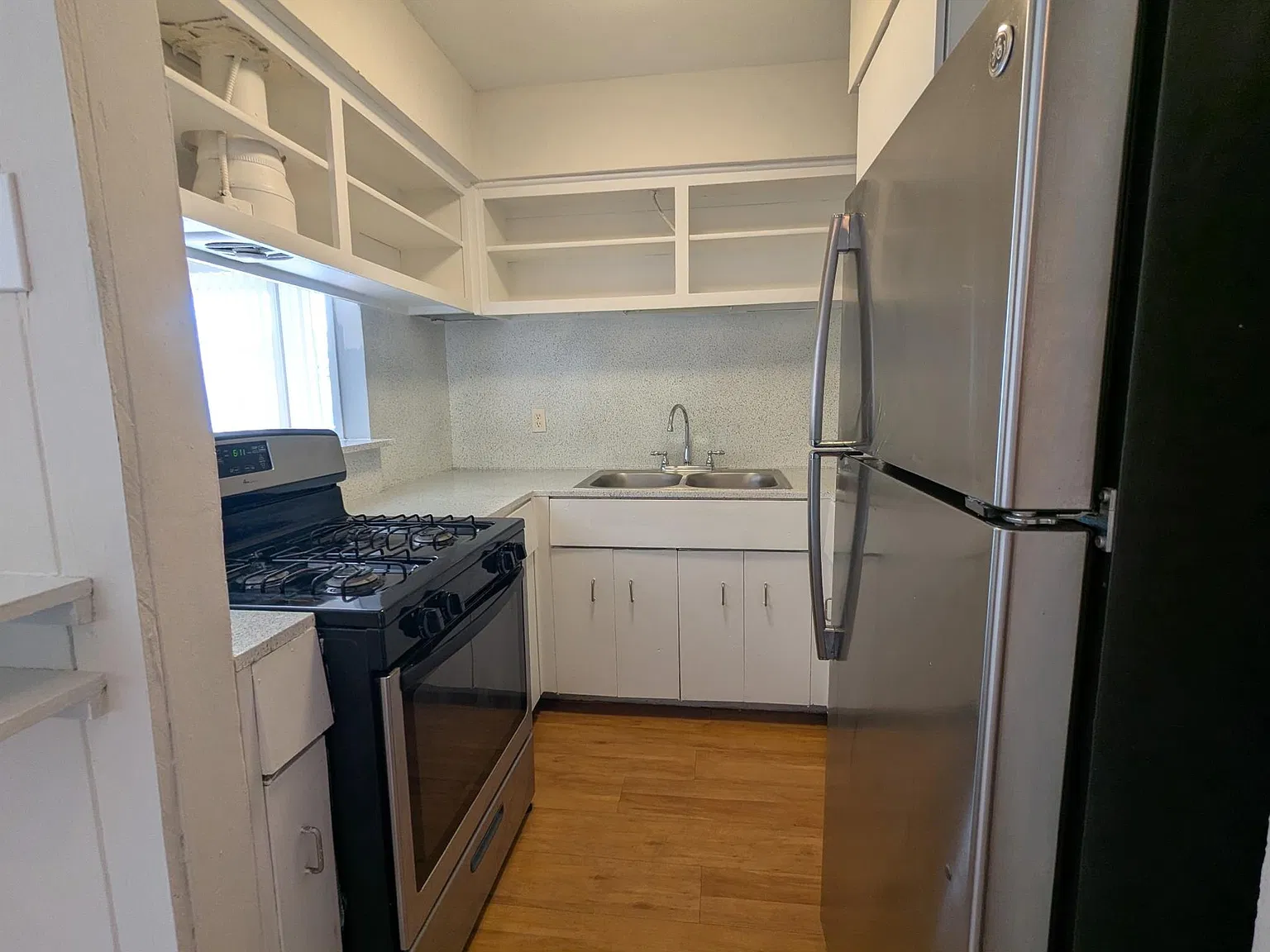 1 bed, 1.0 bath, 700 sqft, $1,095 — Photo 3