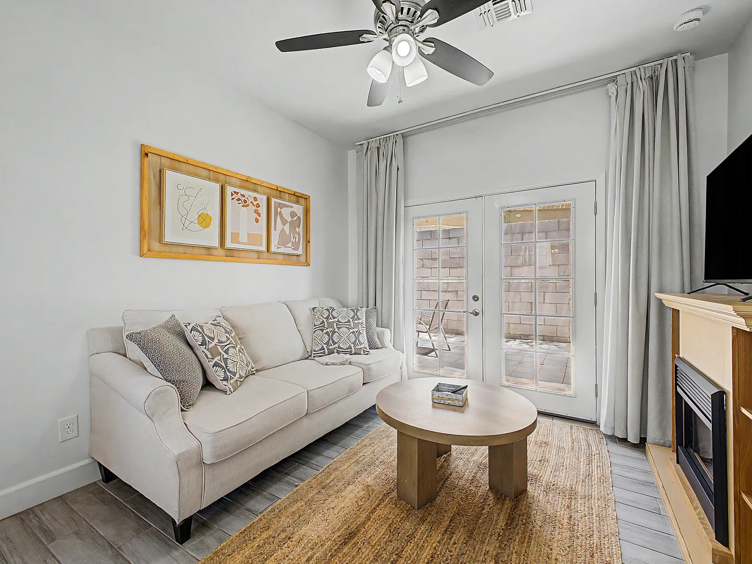 2 bed, 2.5 bath, 1255 sqft, $2,495 — Photo 2