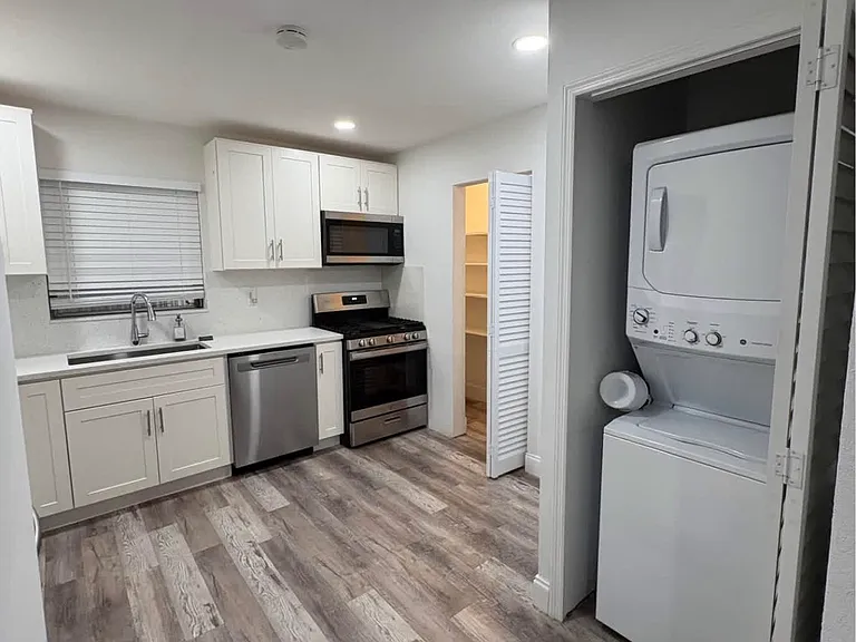 980 NW 200th Ter — Photo 6