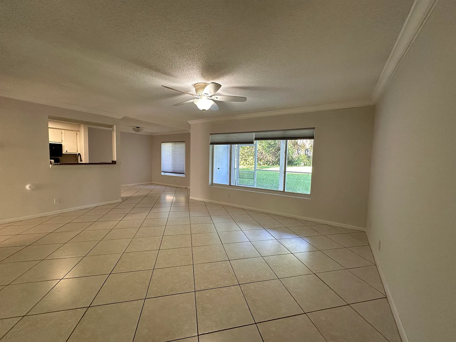 2 bed, 2.0 bath, 884 sqft, $2,000 — Photo 3