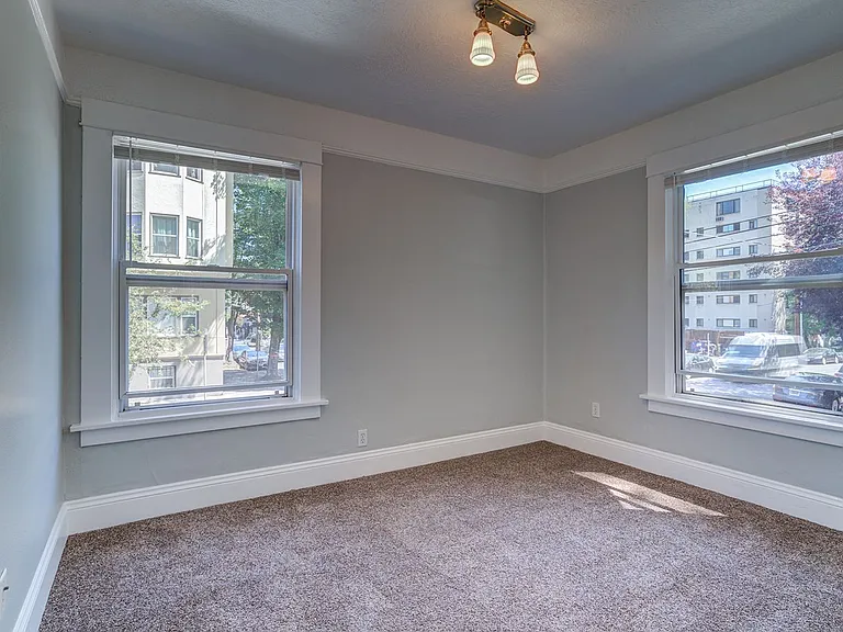 2110 NW Flanders St — Photo 34