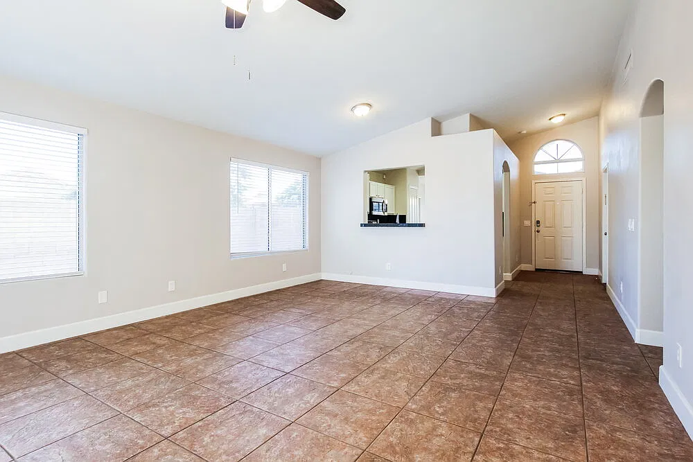 3 bed, 2.0 bath, 1574 sqft, $2,080 — Photo 4