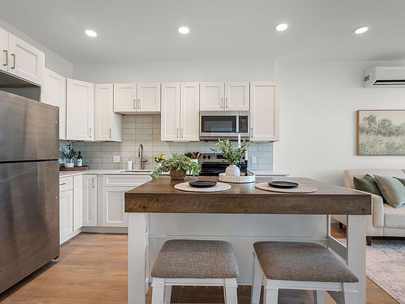 5th image of 440 Broadway #202