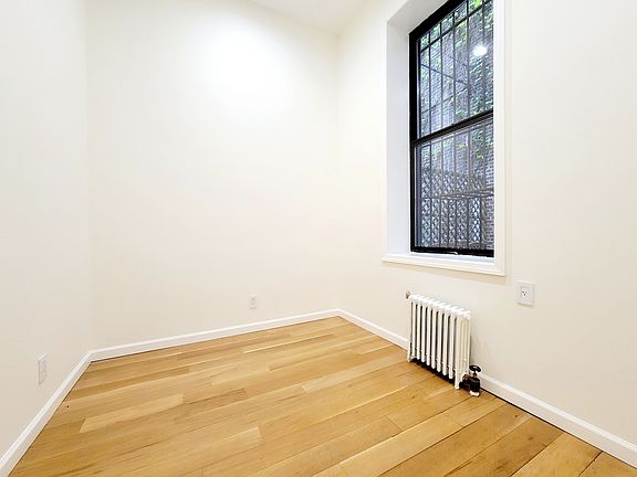 4th image of 188 Norfolk St APT 1I