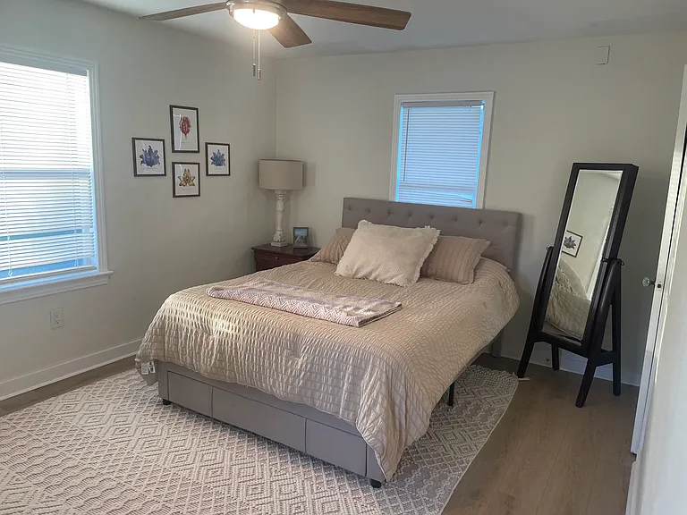 221 S Hale Ave #B — Photo 9
