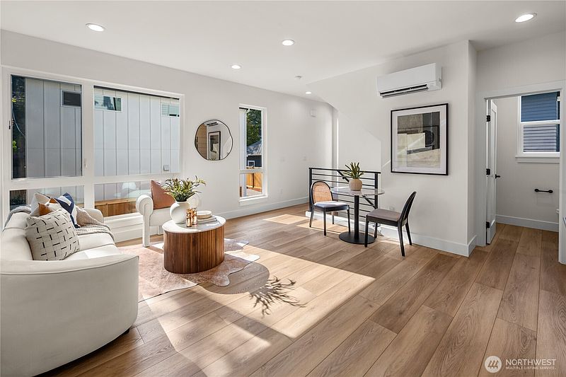 5th image of 613 B 18th Avenue E
