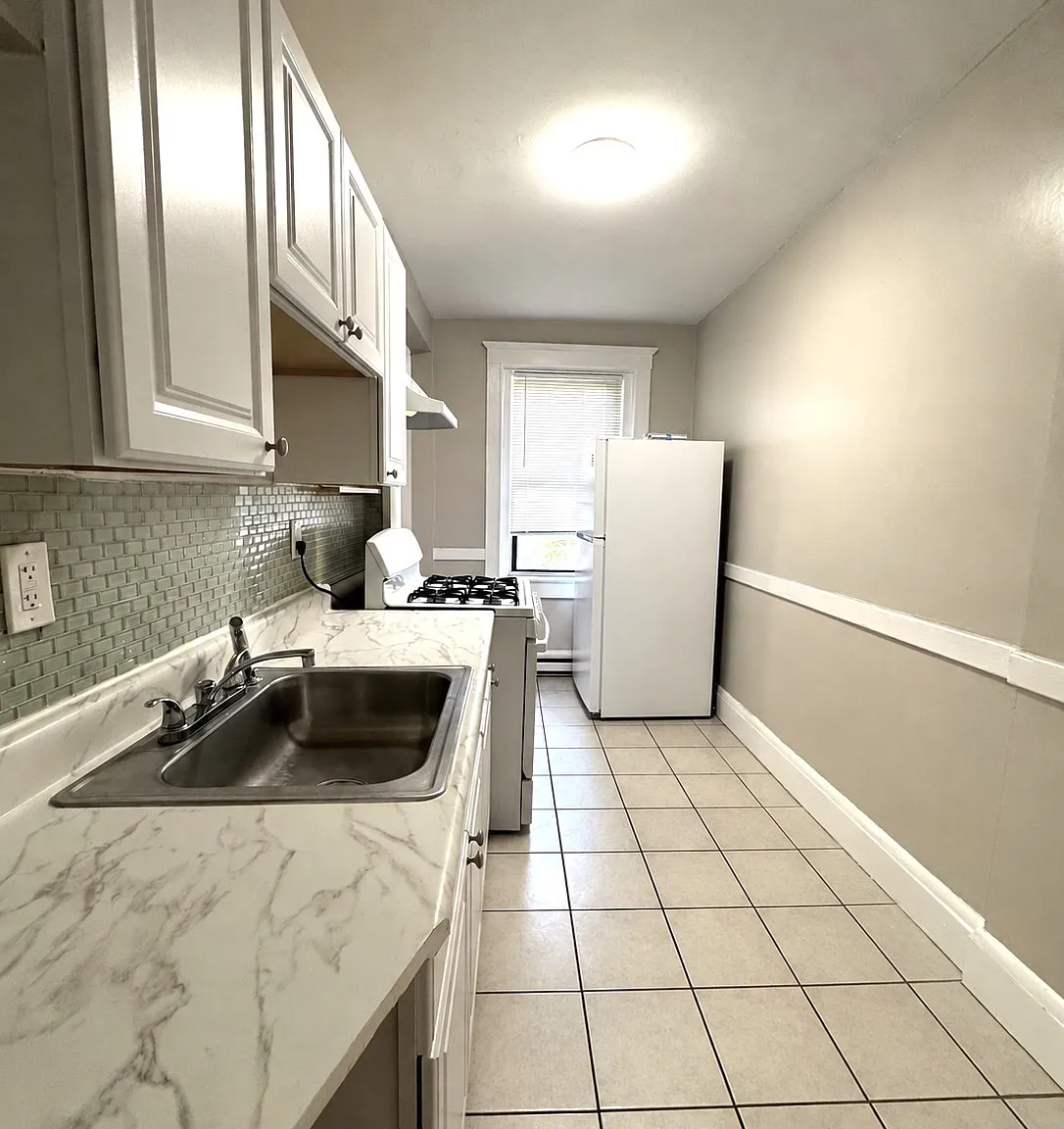 1 bed, 1.0 bath, 700 sqft, $1,900 — Photo 2