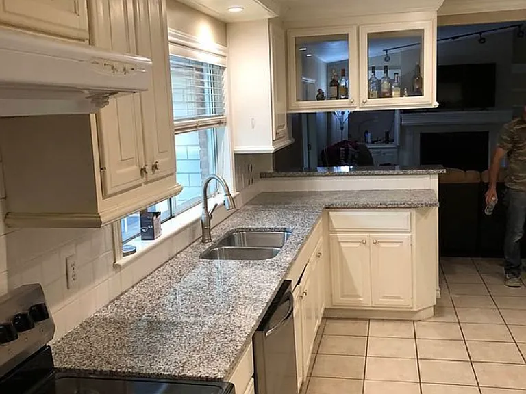 201 W Brookside Dr — Photo 3
