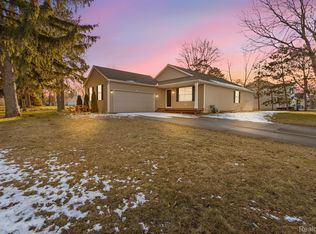 4165 Sashabaw Rd, Waterford, MI 48329