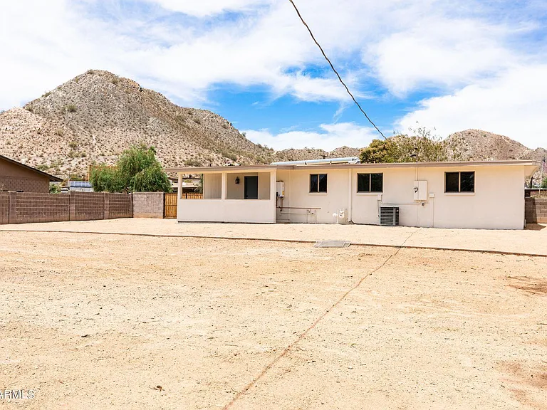 2571 E Captain Dreyfus Ave — Photo 8
