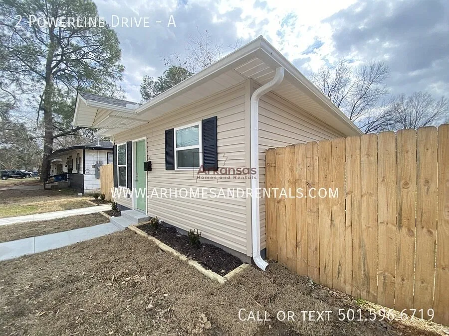 $500 Deposit! Move-In Special! ~ 2 Powerline Dr - Unit A | 2 Bedrooms | 1 Bathroom — Photo 2