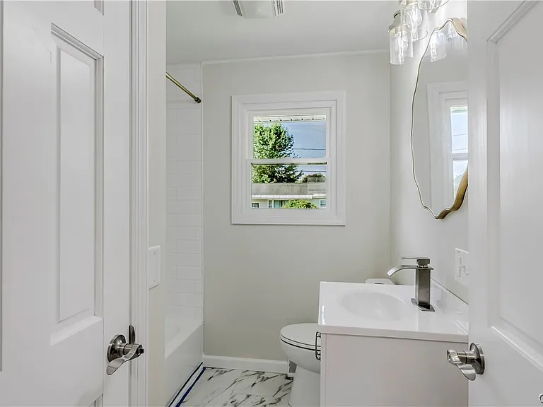 222 Wilber St — Photo 30