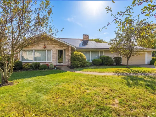 131 Valley Rd, Somerset, MA 02726
