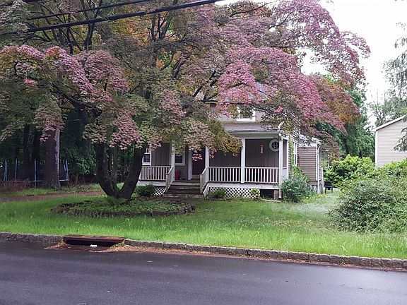 3rd image of 128 Granniss Ave