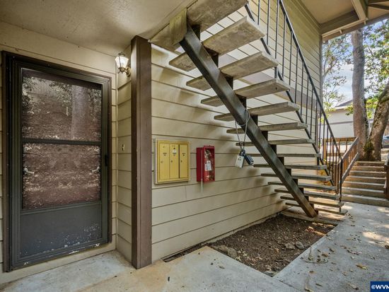 405 Madrona Ave SE APT 1, Salem, OR 97302