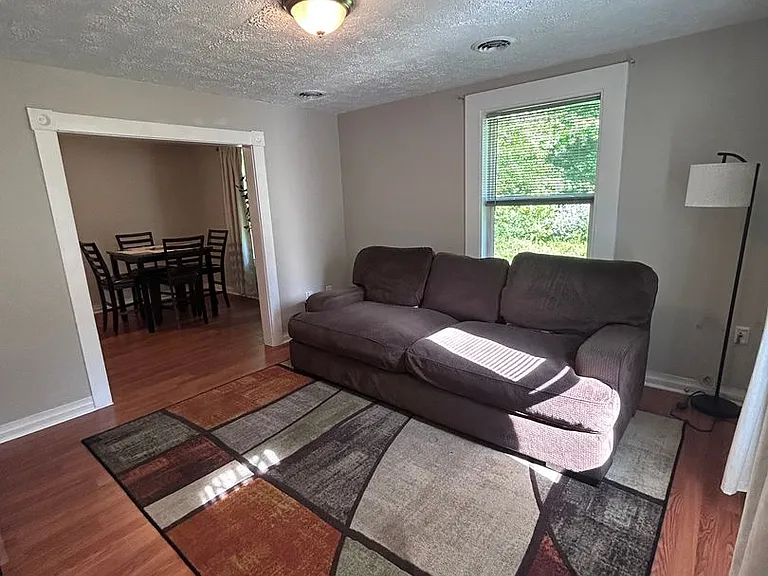 14 Ainsworth Ln — Photo 3