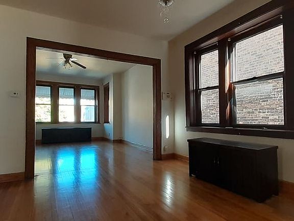4th image of 4049 W Barry Ave #1