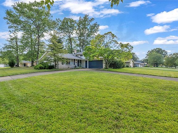 4th image of 26479 Waterbury Cir