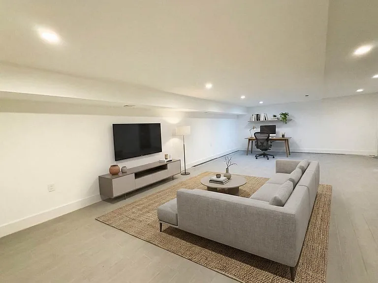 316 Halsey St #1 — Photo 12