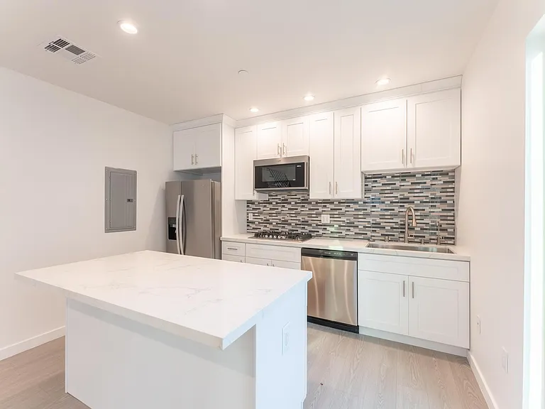6845 Haskell Ave #1 — Photo 12