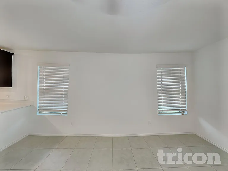 2602 Vavra Ln — Photo 4