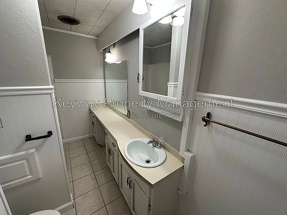 2nd image of 528 Grant Ave