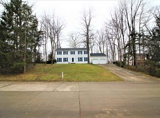 8219 Manor Dr, Fort Wayne, IN 46825