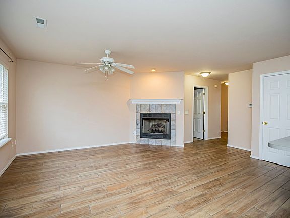 2nd image of 903 W Peachtree Dr