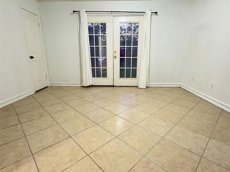 6406 Tall Willow Dr — Photo 10
