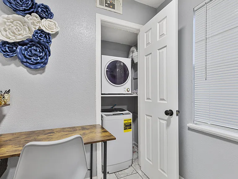 2402 Berry St #5 — Photo 7