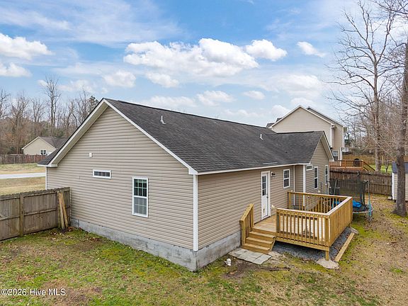 4th image of 815 Little Roxy Court