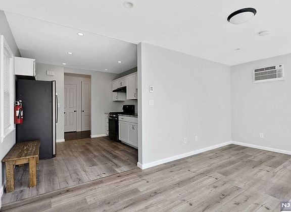 4th image of 163 Ashland Ave #2-3