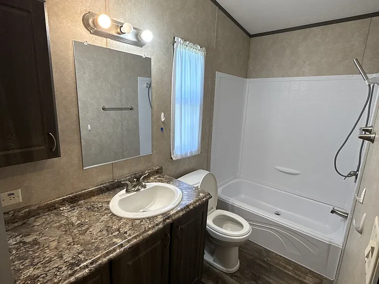894 FM 1395 — Photo 12