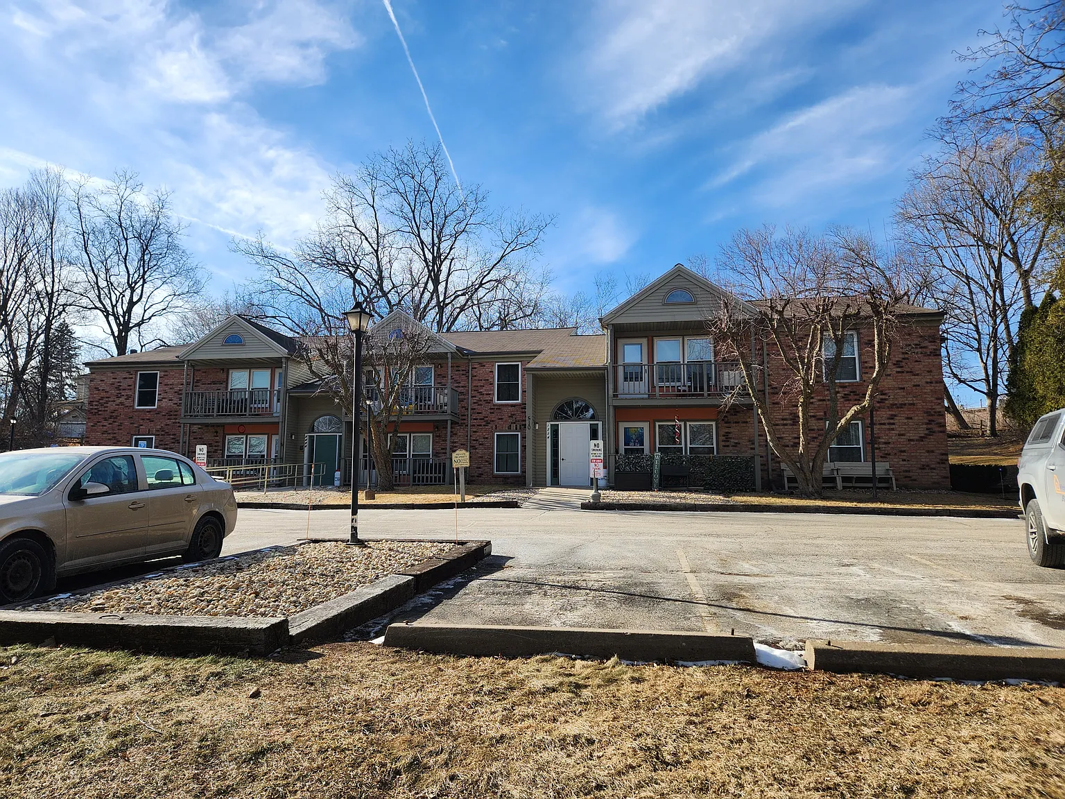 Point Woods Apartments — Photo 2
