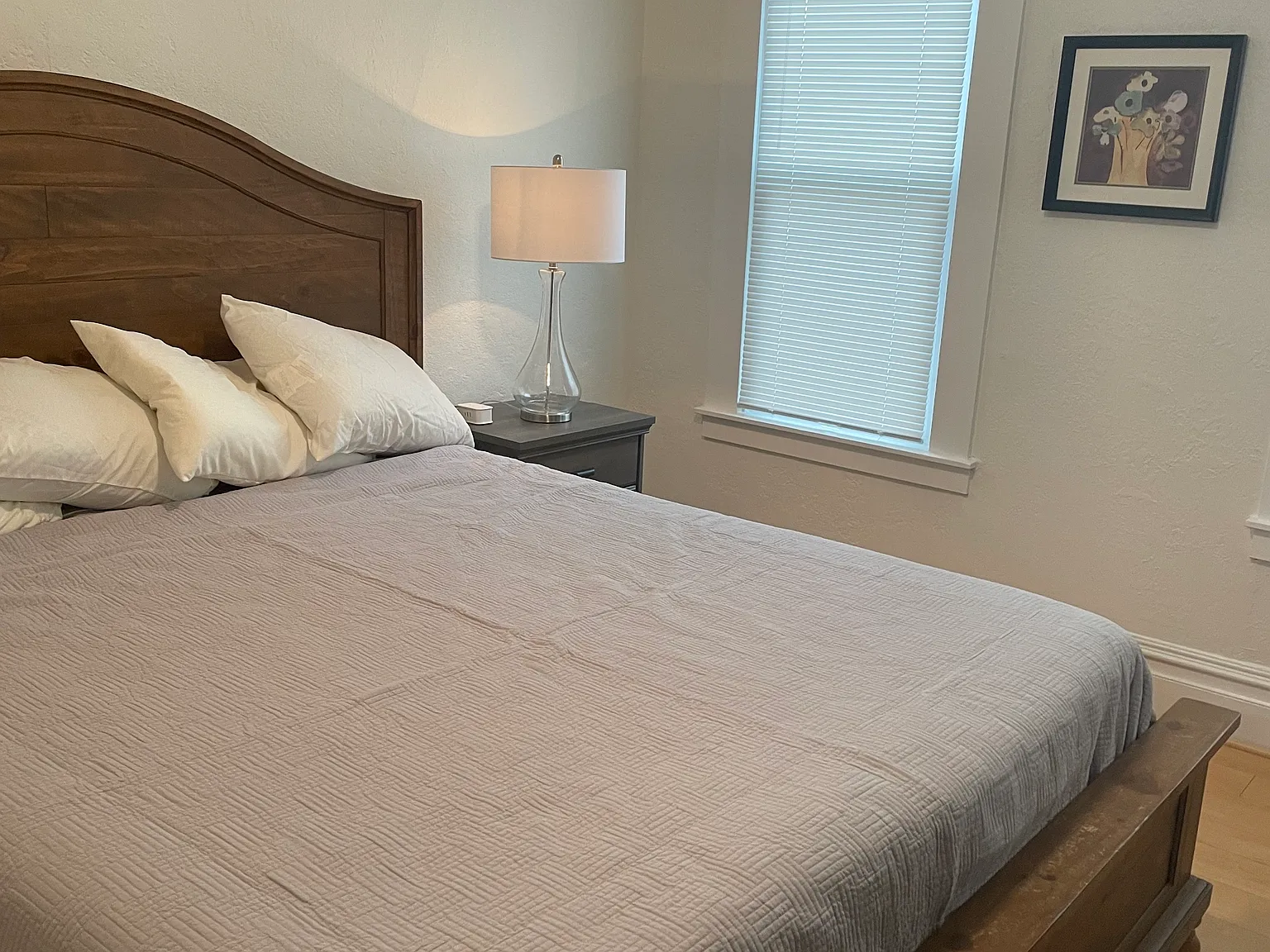 4 bed, 1.5 bath, 2000 sqft, $900 — Photo 2