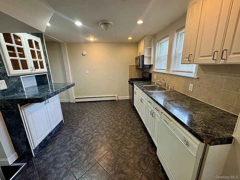 1 Allen St #1 — Photo 3