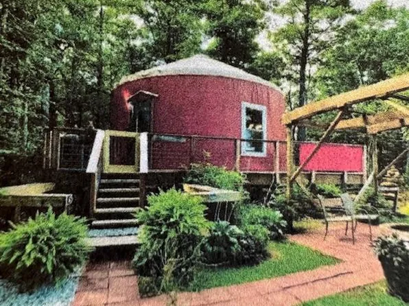 91 Elm Dr, Fancy Gap, VA 24328