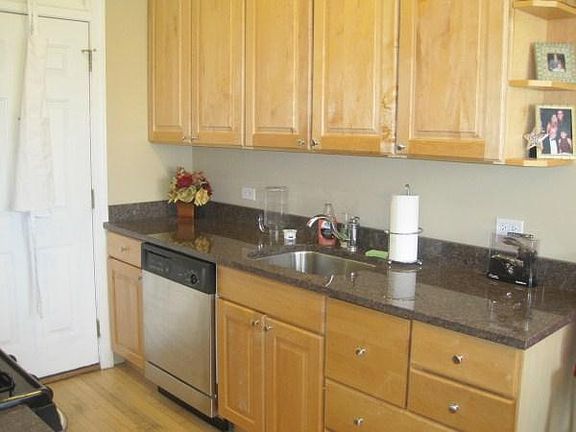 3rd image of 611 1/2 W Arlington Pl APT 1S