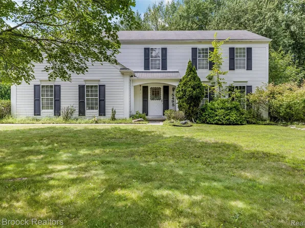 5495 Kingsfield Dr, West Bloomfield, MI 48322