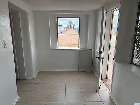 3rd image of 204 S Pinos Altos St