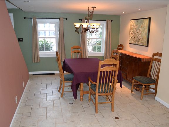 3rd image of 302 Longfellow Ave