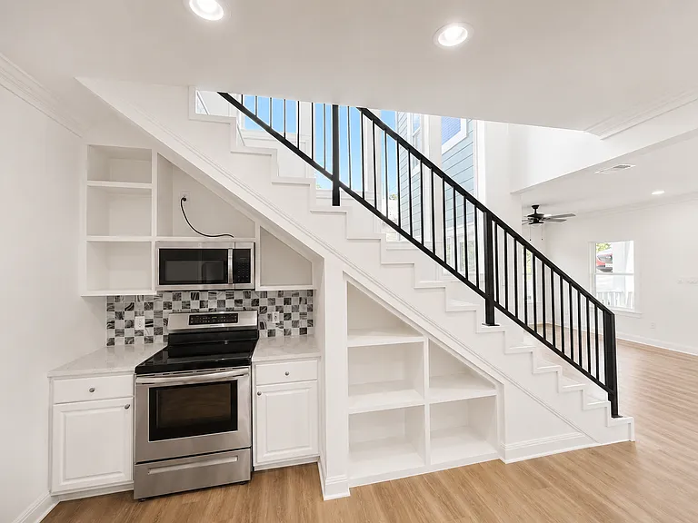 804 E Dean Keeton St — Photo 13
