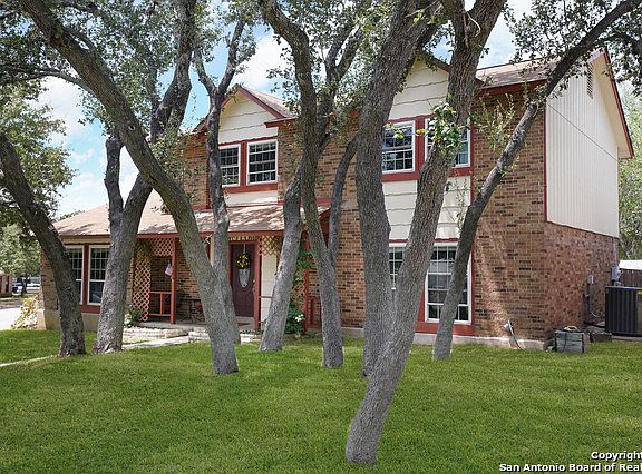 2nd image of 7103 Mountain Glen St