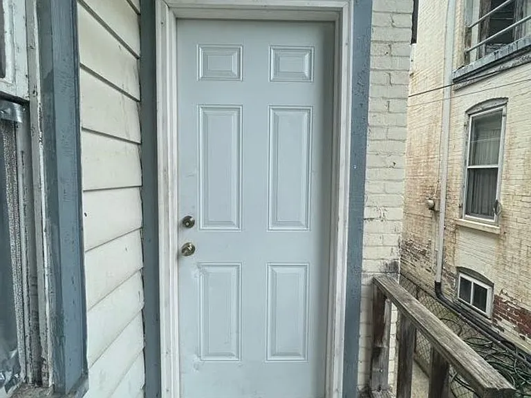 118 Windsor St — Photo 3