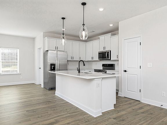 5th image of 2 Cantrell Dr