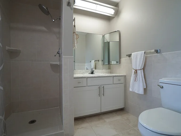 5007 Alta Loma Rd — Photo 16