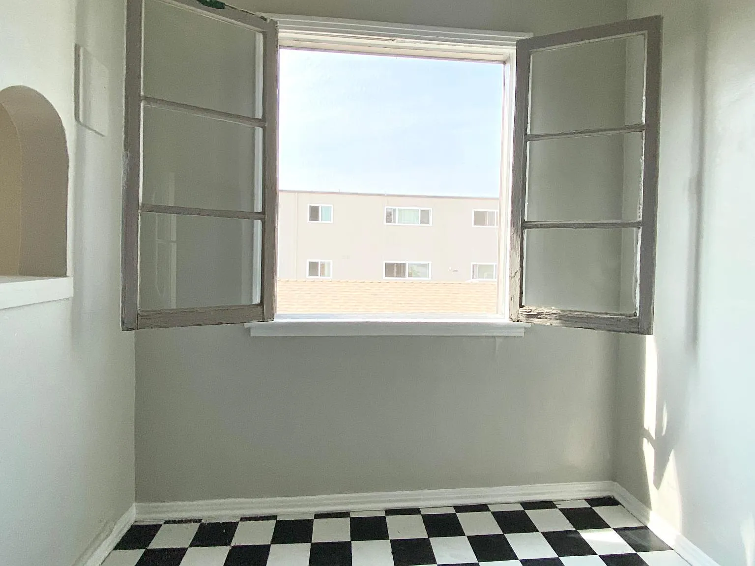 Studio, 400 sqft, $1,595 — Photo 4