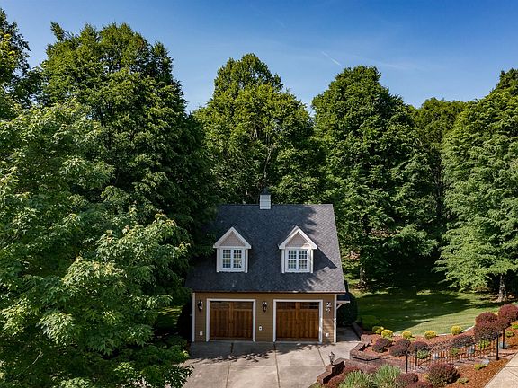 5th image of 156 Vines Dr